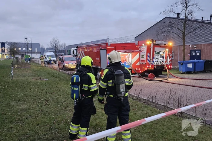 Ontruiming door hevige brand in elektrakast