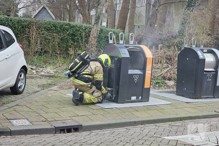 Brandweer blust ondergrondse plastic container