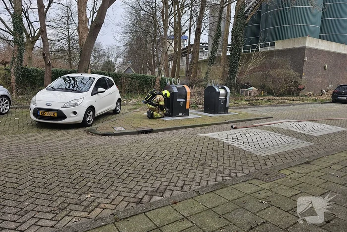 Brandweer blust ondergrondse plastic container