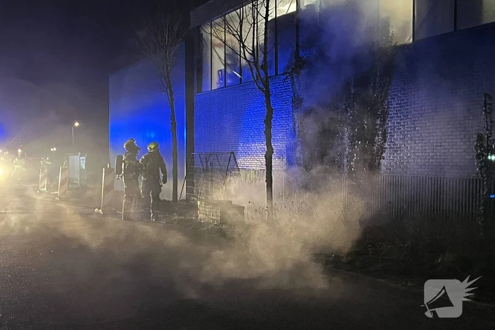 Buitenbrand tegen pand snel geblust