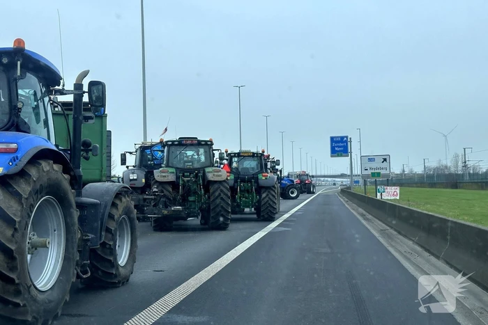 Lange file door boerenprotest in België