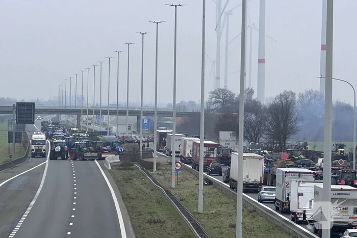 Lange file door boerenprotest in België
