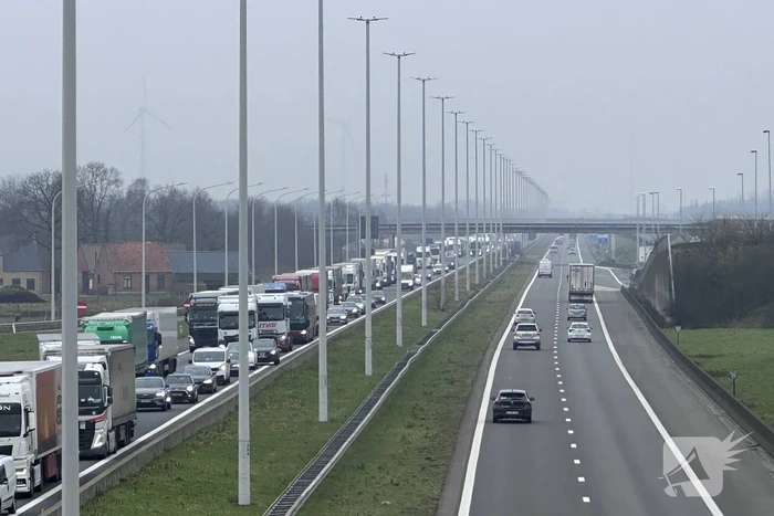 Lange file door boerenprotest in België