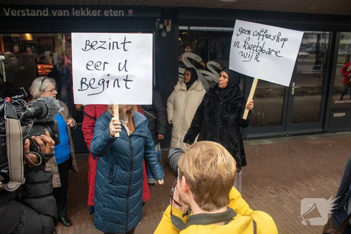 Demonstratie tegen komst coffeeshop
