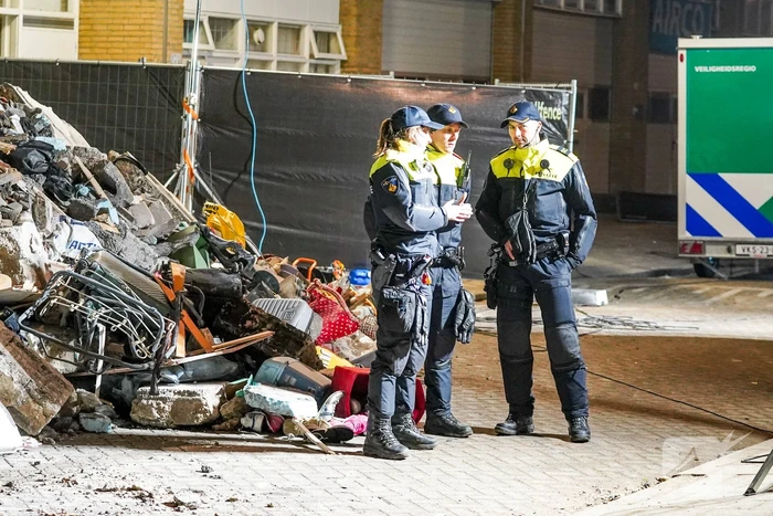 Eerste bloemen neergelegd bij rampplek