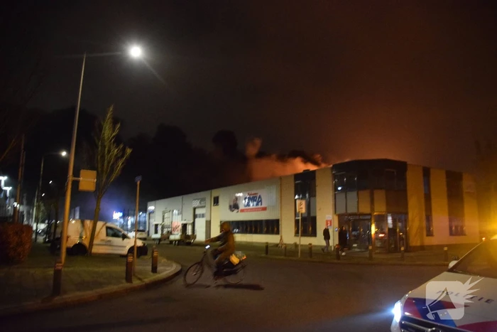 Zeer grote brand in bedrijfspand