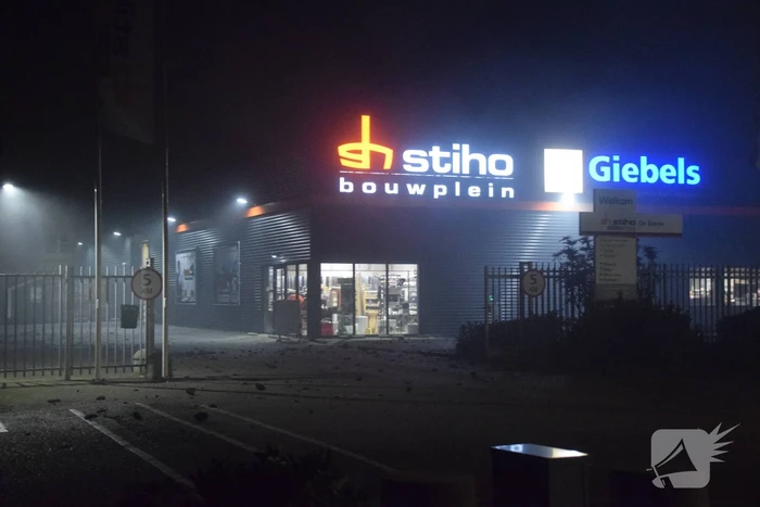 Zeer grote brand in bedrijfspand