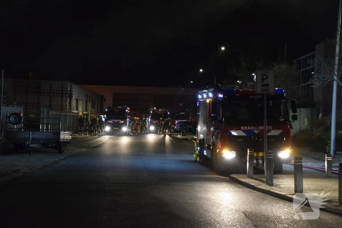 Zeer grote brand in bedrijfspand