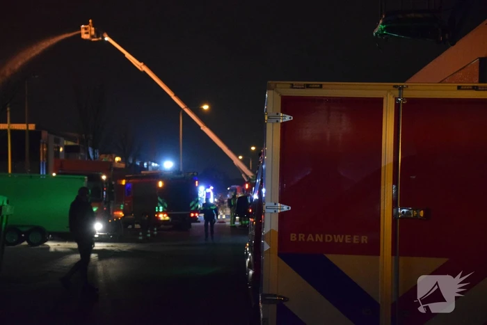 Zeer grote brand in bedrijfspand
