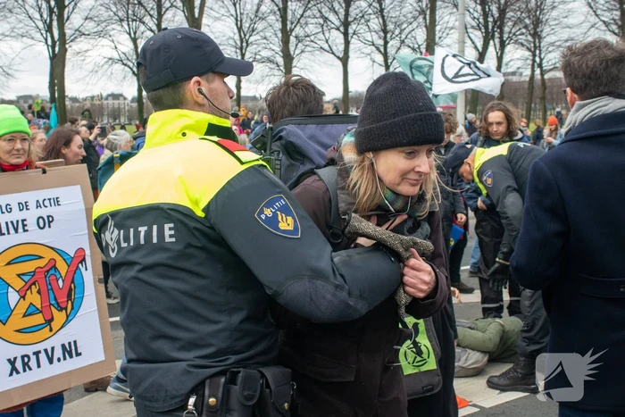 Massale politie-inzet bij demonstratie Extinction Rebellion