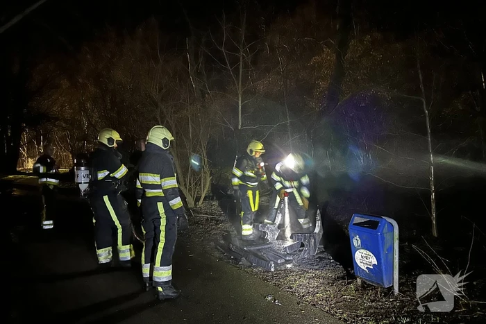 Bank staat volledig in brand