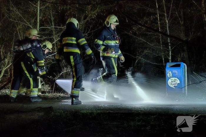 Bank staat volledig in brand