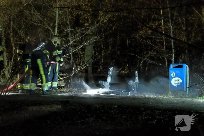 Bank staat volledig in brand