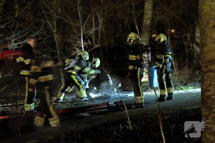 Bank staat volledig in brand