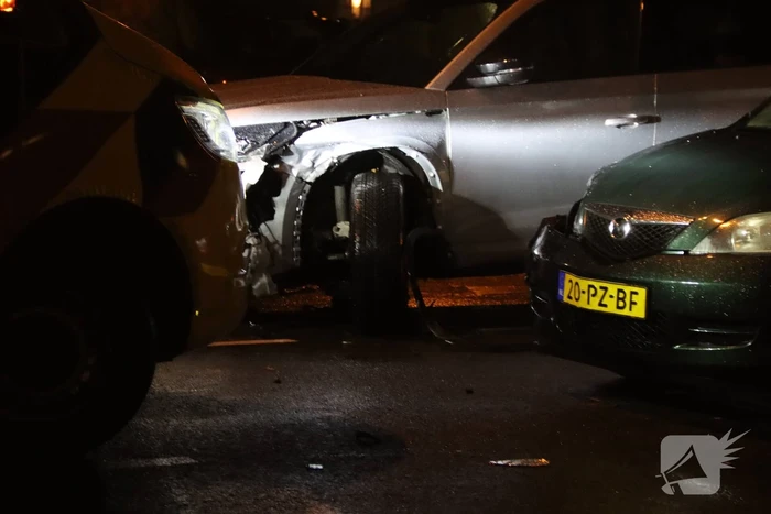 Twee auto's beschadigd door ongeval