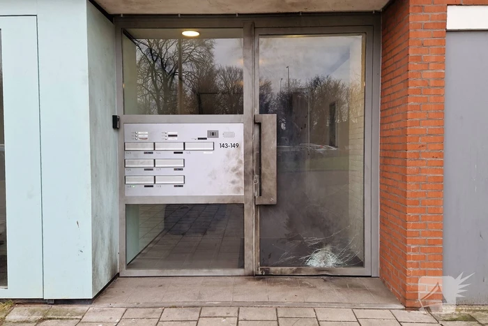 Portiek beschadigd door explosie
