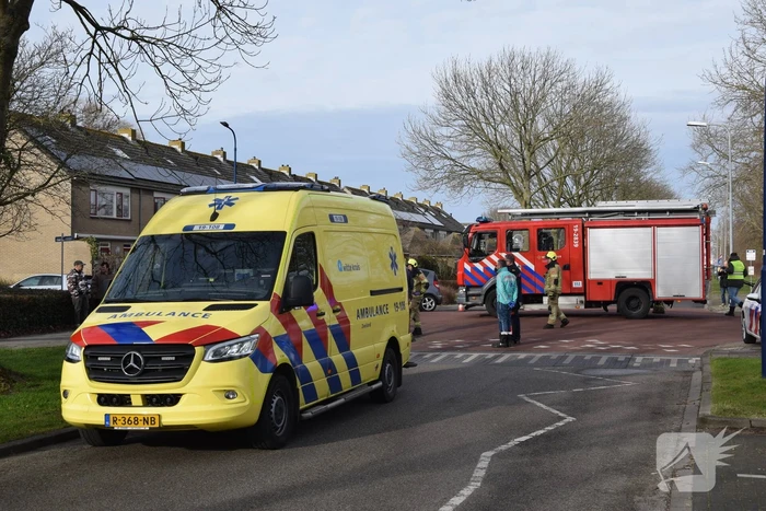 Vrouw bekneld onder scootmobiel