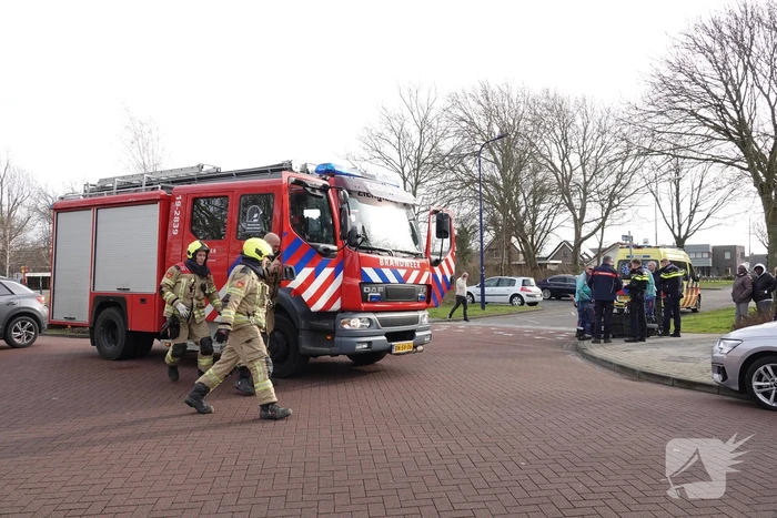 Vrouw bekneld onder scootmobiel