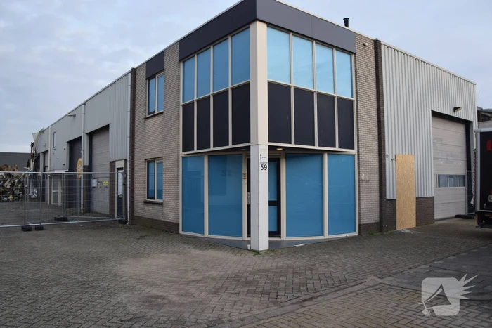 Enorme schade door verwoestende brand goed zichtbaar