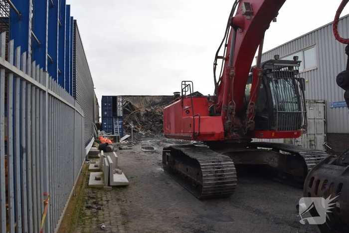 Enorme schade door verwoestende brand goed zichtbaar