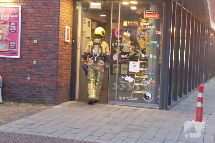 Brandweer onderzoekt cultureel centrum op brand