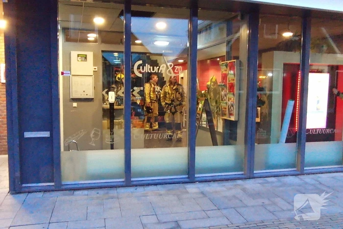 Brandweer onderzoekt cultureel centrum op brand