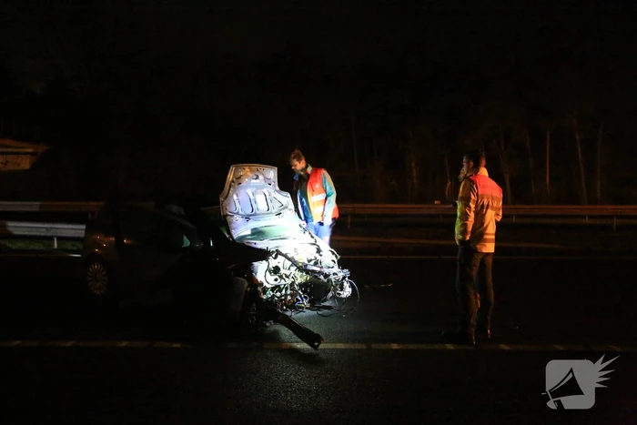 Auto verliest motorblok bij botsing