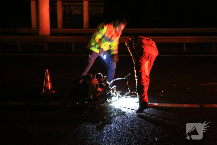 Auto verliest motorblok bij botsing