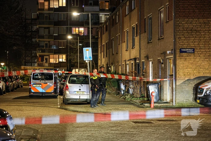 Brand en schade na explosie bij woning