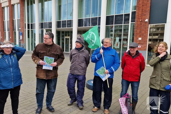 Extinction Rebellion demonstreerd bij gemeentehuis