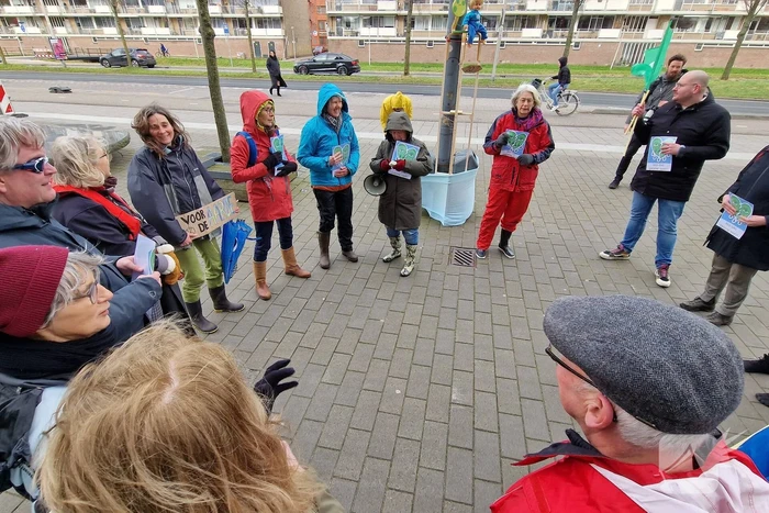 Extinction Rebellion demonstreerd bij gemeentehuis