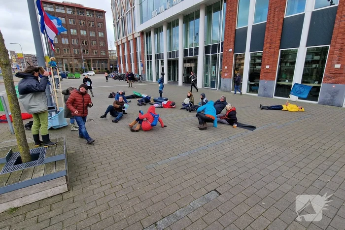 Extinction Rebellion demonstreerd bij gemeentehuis