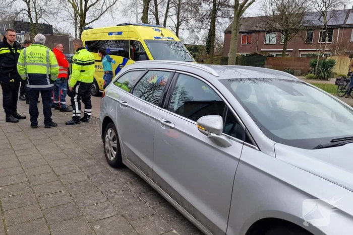 Persoon op speedpedelec gewond bij botsing met auto