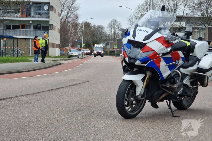 Persoon op speedpedelec gewond bij botsing met auto
