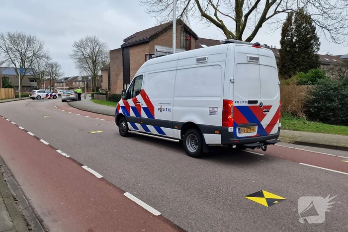 Persoon op speedpedelec gewond bij botsing met auto