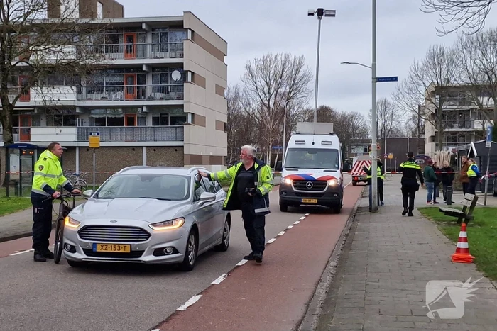 Persoon op speedpedelec gewond bij botsing met auto