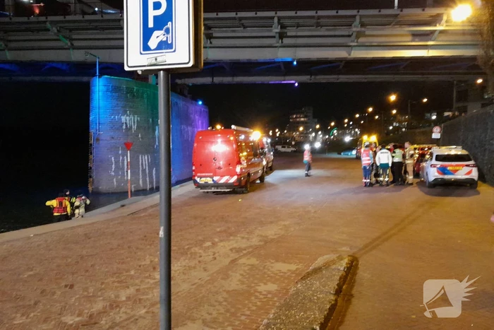 Zoektocht naar te water geraakt persoon