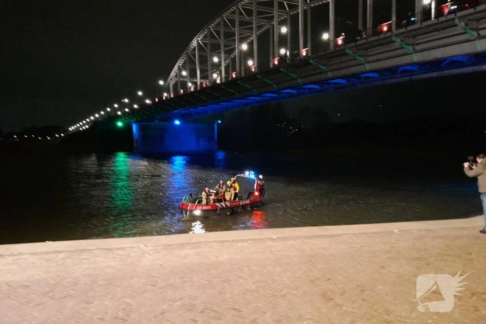 Zoektocht naar te water geraakt persoon