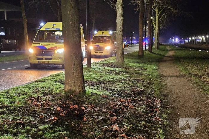 Voertuig geplet tussen vrachtwagen en bestelbus