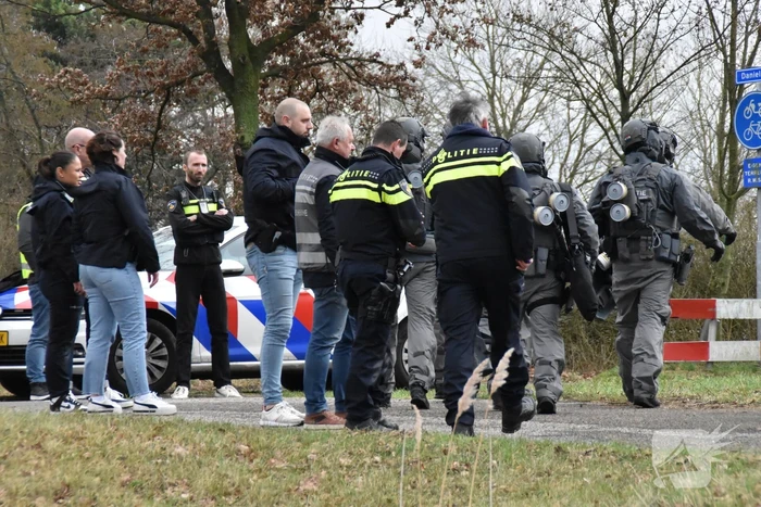 Aanhouding 23-jarige tijdens ondermijningsactie, arrestatieteam valt pand binnen na vondst drugsafval