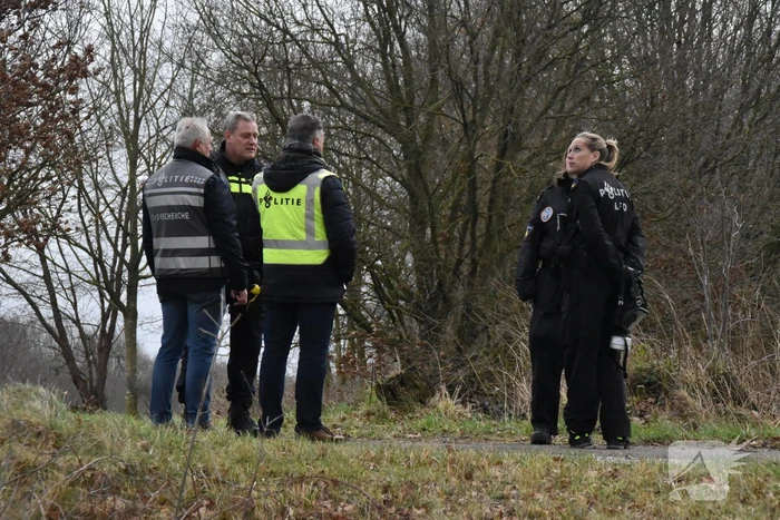 Aanhouding 23-jarige tijdens ondermijningsactie, arrestatieteam valt pand binnen na vondst drugsafval