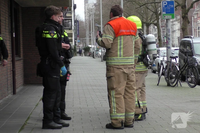 Aanhouding na aantreffen mogelijk drugslab in flat