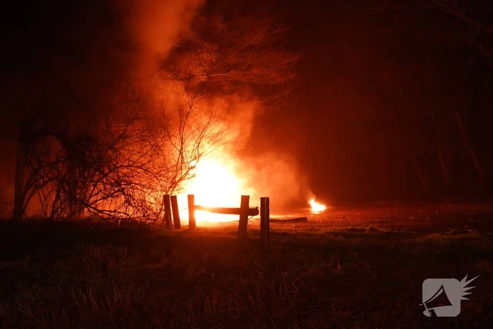 Auto volledig verwoest door brand