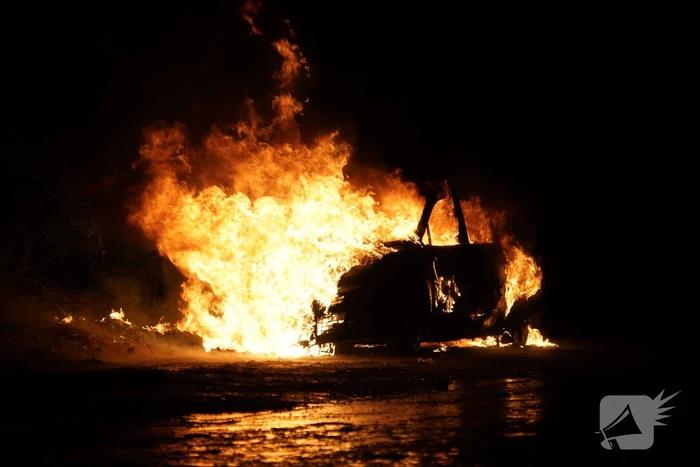 Auto volledig verwoest door brand