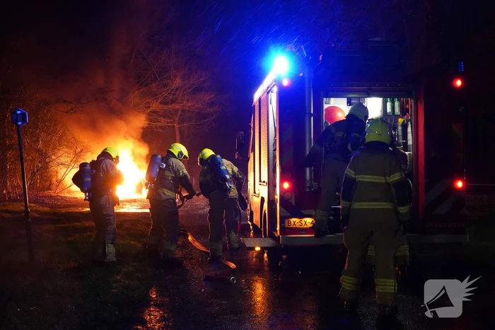 Auto volledig verwoest door brand