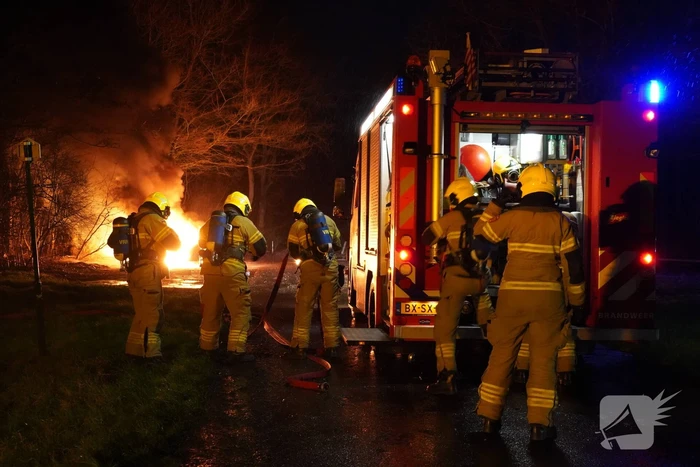 Auto volledig verwoest door brand