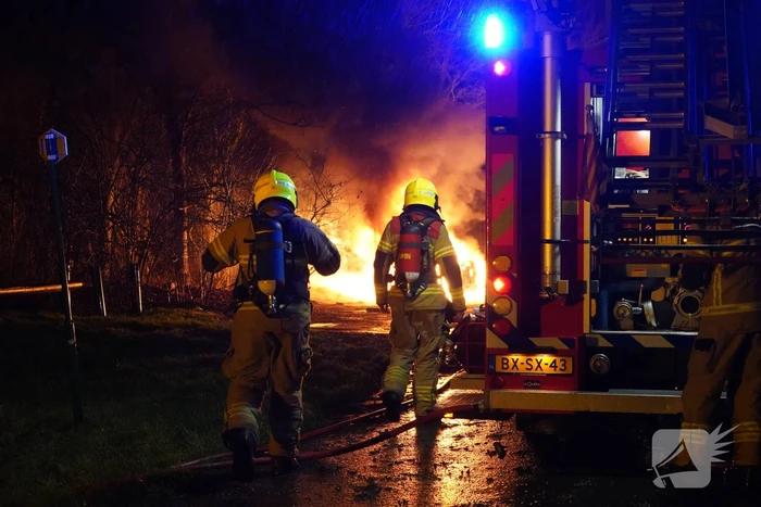Auto volledig verwoest door brand