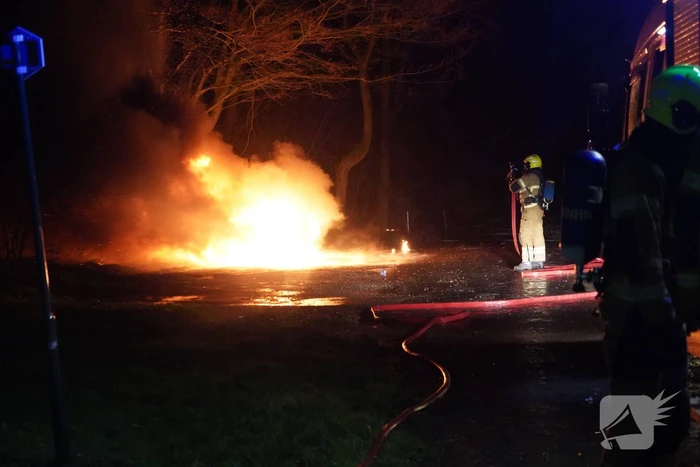Auto volledig verwoest door brand
