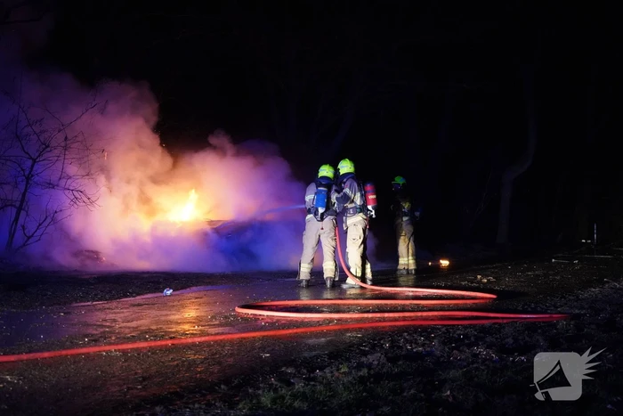 Auto volledig verwoest door brand