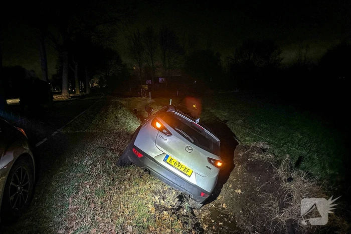 Automobilist belandt in greppel